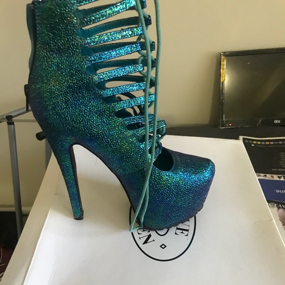 Stiletto pumps - Picture 2 of 3